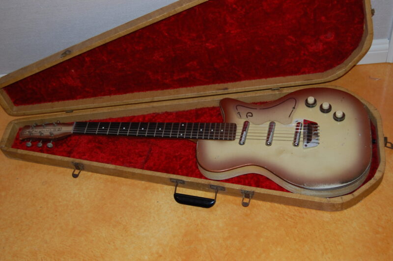 1957 Vintage Danelectro U3 Guitar w/ohsc