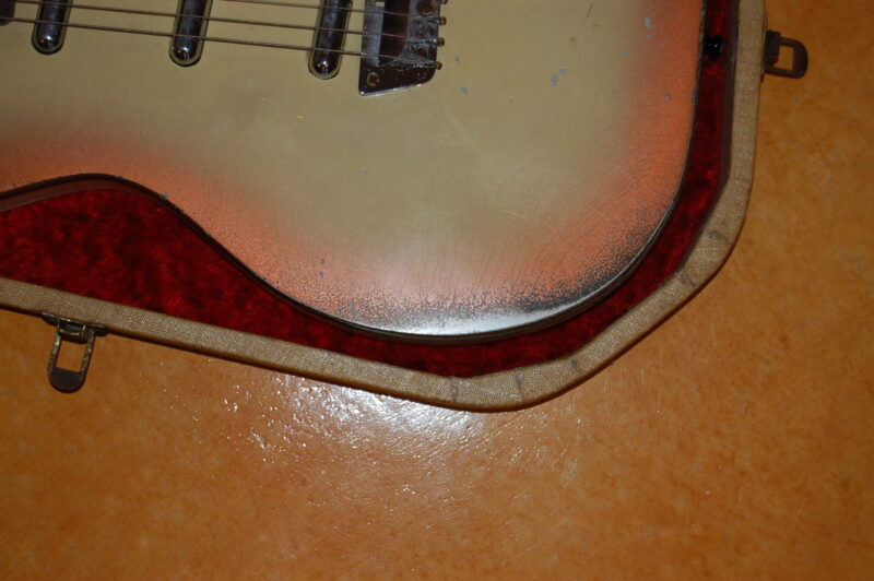 1957 Vintage Danelectro U3 Guitar w/ohsc - Image 9