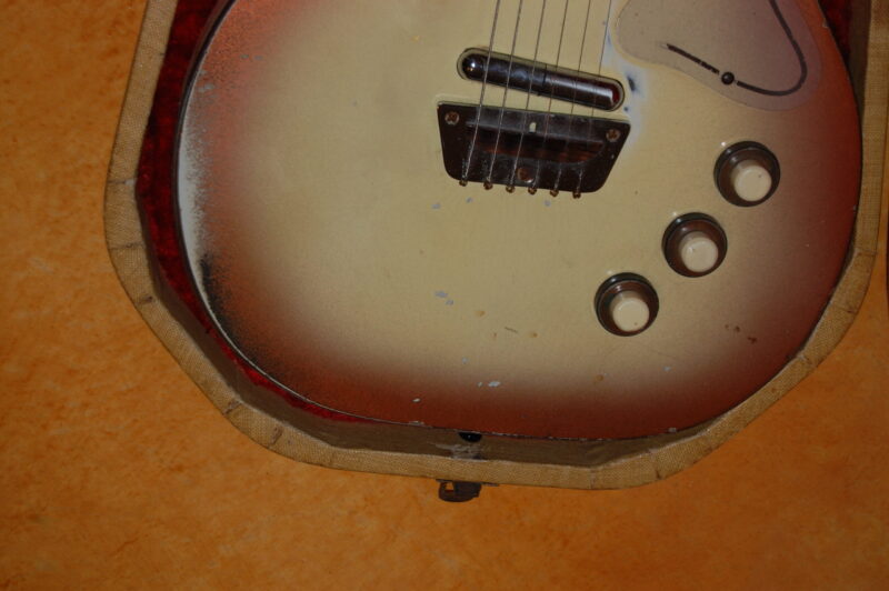 1957 Vintage Danelectro U3 Guitar w/ohsc - Image 8
